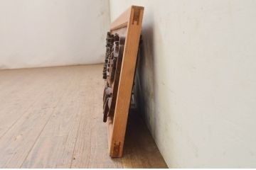 アンティーク建具　井波彫刻　殿村芳謙刀　躍動感ある梅が美しい彫刻欄間1枚(明り取り、明かり取り、在銘)(R-071593)