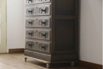 和製ビンテージ　神戸洋家具　細やかな彫刻が素晴らしいチェスト(引き出し、洋服タンス、ヴィンテージ、ぺザントアート)(R-071596)