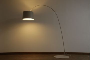 中古　美品!!　 FOSCARINI(フォスカリー二)　TWIGGY/F-GY　デザイン性と実用性を兼ね備えたお洒落なフロアライト(フロアランプ、スタンドライト、照明)(定価約30万円)(R-071597)