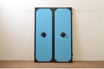アンティーク建具　レトロ　幅狭　重厚感が魅力的な古い石蔵の両開き鉄扉1対2枚セット(ドア、玄関ドア、蔵戸)(R-071612)