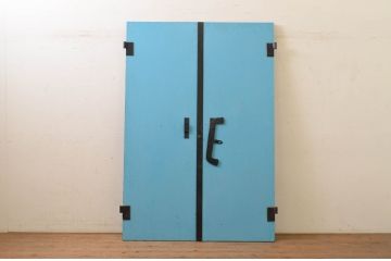 アンティーク建具　レトロ　幅狭　重厚感が魅力的な古い石蔵の両開き鉄扉1対2枚セット(ドア、玄関ドア、蔵戸)(R-071612)