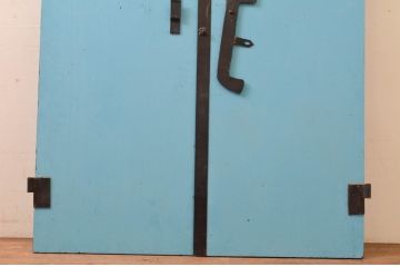アンティーク建具　レトロ　幅狭　重厚感が魅力的な古い石蔵の両開き鉄扉1対2枚セット(ドア、玄関ドア、蔵戸)(R-071612)