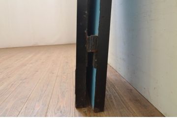 アンティーク建具　レトロ　幅狭　重厚感が魅力的な古い石蔵の両開き鉄扉1対2枚セット(ドア、玄関ドア、蔵戸)(R-071612)