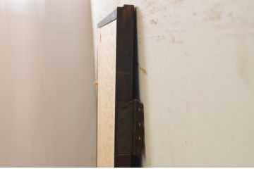 アンティーク建具　片面紙張り　杉材　経年を感じさせる木味が魅力的な一枚板のドア1枚(木製扉)(R-071619)