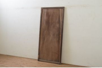 アンティーク建具　杉材　時を経た風合いが味わい深い一枚板の板戸1枚(木製扉)(R-071623)