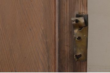 アンティーク建具　杉材　時を経た風合いが味わい深い一枚板の板戸1枚(木製扉)(R-071623)