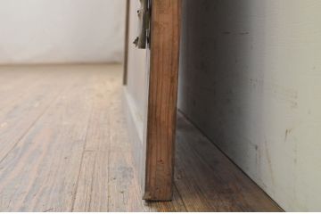 アンティーク建具　杉材　時を経た風合いが味わい深い一枚板の板戸1枚(木製扉)(R-071623)