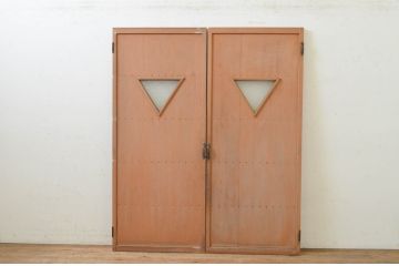 アンティーク建具　ペイント仕上げ限定　古いペイントのレトロな両開きドア1対2枚セット(扉、木製扉)(R-071626)