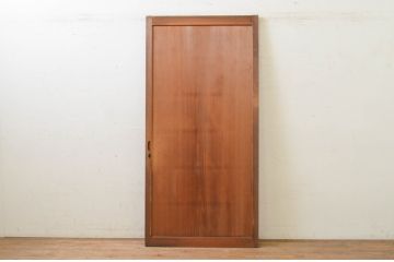 アンティーク建具　杉材　一枚板　どこか懐かしい雰囲気漂う引き戸1枚(板戸)(R-071629)