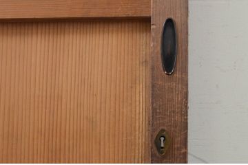 アンティーク建具　杉材　一枚板　どこか懐かしい雰囲気漂う引き戸1枚(板戸)(R-071629)
