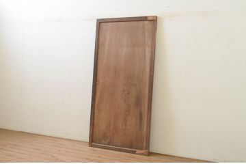 アンティーク建具　杉材　一枚板　時を経た風合いが味わい深い板戸1枚(木製扉)(R-071634)