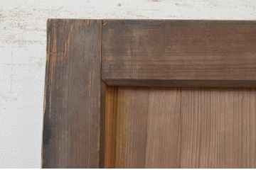 アンティーク建具　杉材　一枚板　時を経た風合いが味わい深い板戸1枚(木製扉)(R-071634)
