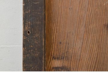 アンティーク建具　杉材　一枚板　時を経た風合いが味わい深い板戸1枚(木製扉)(R-071634)