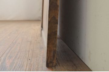 アンティーク建具　杉材　一枚板　時を経た風合いが味わい深い板戸1枚(木製扉)(R-071634)