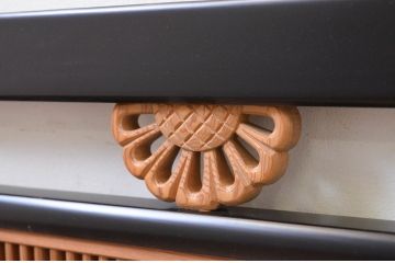 アンティーク建具　高級品!!　上手物!!　黒漆枠　上品な彫刻と繊細な格子が素敵な欄間2枚セット(明かり取り、明り取り)(R-071661)
