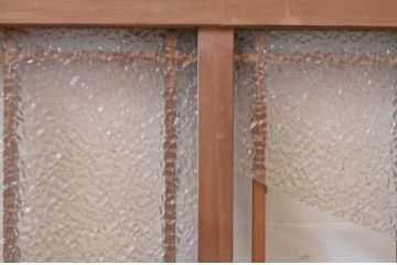 アンティーク建具　和モダンな空間づくりにおすすめ!格子入りの横長引き戸2枚セット(ダイヤガラス、窓、明かり取り、明り取り、ガラス欄間)(R-071663)