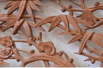 アンティーク建具　躍動感ある松竹梅の彫りが美しい彫刻欄間2枚セット(明り取り、明かり取り)(R-071667)