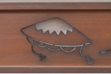 アンティーク建具　希少デザイン!!　タケノコ・笠・クワ等の透かし彫りがアクセントの彫刻欄間2枚セット(明り取り、明かり取り)(R-071668)