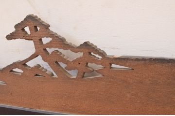 アンティーク建具　希少デザイン!!　松の木々や海辺で行き交う人々の様子が風情を感じさせる透かし彫り欄間2枚セット(明り取り、明かり取り)(R-071669)