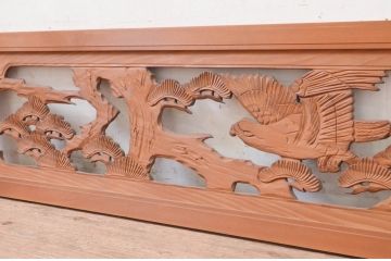 アンティーク建具　和の雰囲気を高める松と鷹の彫刻欄間2枚セット(明り取り、明かり取り)(R-071670)