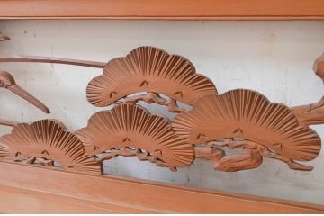 アンティーク建具　華やかな空間を演出する鶴と松の彫刻欄間2枚セット(明り取り、明かり取り)(R-071671)