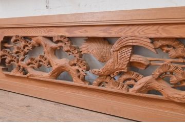 アンティーク建具　生命力に溢れた鷲と松が目を惹く両面彫刻欄間2枚セット(明り取り、明かり取り)(R-071683)
