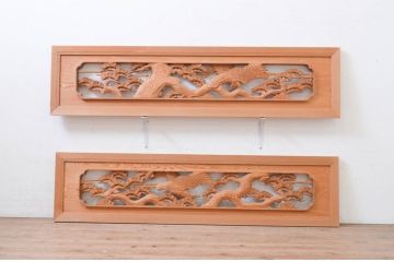 アンティーク建具　生命力に溢れた鷲と松が目を惹く両面彫刻欄間2枚セット(明り取り、明かり取り)(R-071683)