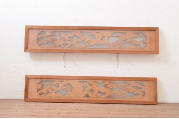 アンティーク建具　両面ガラス　松と鷹の彫刻が見事な彫刻欄間2枚セット(明かり取り、明り取り、らんま)(R-071687)