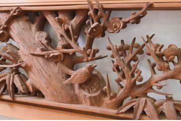 アンティーク建具　井波彫刻　清山作　繊細な松・梅のデザインが目を惹く両面彫刻欄間2枚セット(明かり取り、明り取り)(R-071690)
