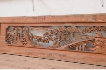 アンティーク建具　松の木と風景の彫刻が風情を感じる両面彫刻欄間2枚セット(明かり取り、明り取り)(R-071696)