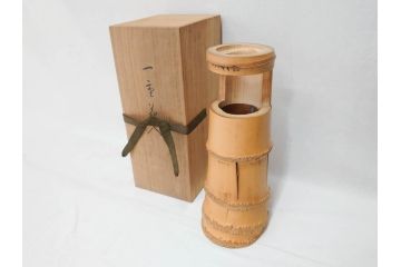 素朴な質感が味わい深い竹一重切花入(家元、花押、銘、茶道具、花瓶、花器、共箱付き)(R-071724)