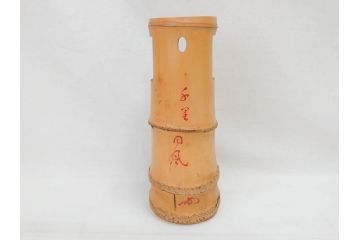 素朴な質感が味わい深い竹一重切花入(家元、花押、銘、茶道具、花瓶、花器、共箱付き)(R-071724)