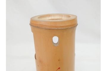 素朴な質感が味わい深い竹一重切花入(家元、花押、銘、茶道具、花瓶、花器、共箱付き)(R-071724)