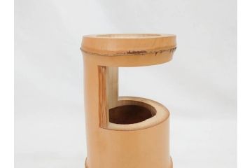 素朴な質感が味わい深い竹一重切花入(家元、花押、銘、茶道具、花瓶、花器、共箱付き)(R-071724)