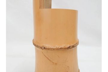 素朴な質感が味わい深い竹一重切花入(家元、花押、銘、茶道具、花瓶、花器、共箱付き)(R-071724)