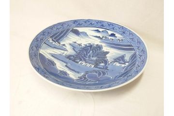 江戸期　古伊万里　染付　1尺5寸　約47cm　繊細に描かれた山水図が上質な和の雰囲気を高める大皿(和皿、和食器、一尺五寸)(R-071725)