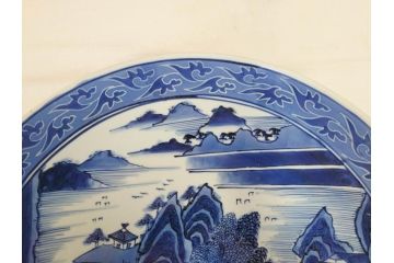 江戸期　古伊万里　染付　1尺5寸　約47cm　繊細に描かれた山水図が上質な和の雰囲気を高める大皿(和皿、和食器、一尺五寸)(R-071725)