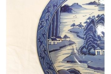 江戸期　古伊万里　染付　1尺5寸　約47cm　繊細に描かれた山水図が上質な和の雰囲気を高める大皿(和皿、和食器、一尺五寸)(R-071725)