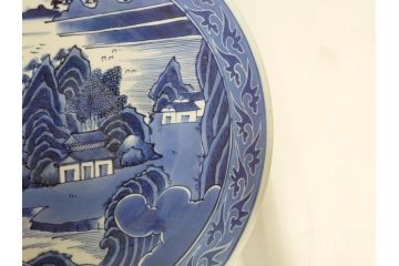 江戸期　古伊万里　染付　1尺5寸　約47cm　繊細に描かれた山水図が上質な和の雰囲気を高める大皿(和皿、和食器、一尺五寸)(R-071725)