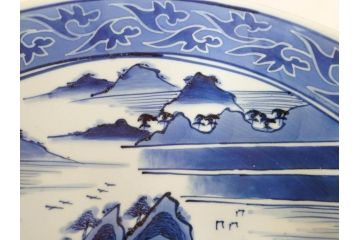 江戸期　古伊万里　染付　1尺5寸　約47cm　繊細に描かれた山水図が上質な和の雰囲気を高める大皿(和皿、和食器、一尺五寸)(R-071725)
