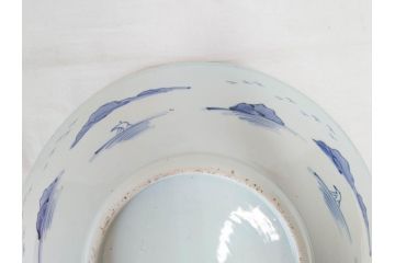 江戸期　古伊万里　染付　1尺5寸　約47cm　繊細に描かれた山水図が上質な和の雰囲気を高める大皿(和皿、和食器、一尺五寸)(R-071725)