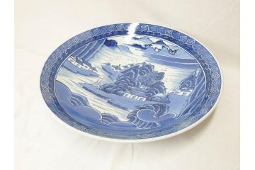 江戸期　古伊万里　染付　1尺5寸　約47cm　繊細に描かれた山水図が上質な和の雰囲気を高める大皿(和皿、和食器、一尺五寸)(R-071726)