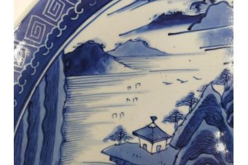 江戸期　古伊万里　染付　1尺5寸　約47cm　繊細に描かれた山水図が上質な和の雰囲気を高める大皿(和皿、和食器、一尺五寸)(R-071726)