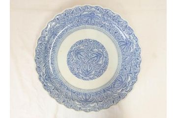 大明成化年製　古伊万里　染付　線描　花唐草　輪花型　1尺4寸　約45cm　細やかな意匠にこだわりを感じる大皿(和皿、和食器、一尺四寸)(R-071727)