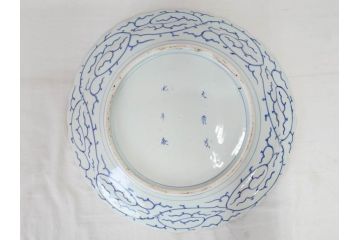 大明成化年製　古伊万里　染付　線描　花唐草　輪花型　1尺4寸　約45cm　細やかな意匠にこだわりを感じる大皿(和皿、和食器、一尺四寸)(R-071727)