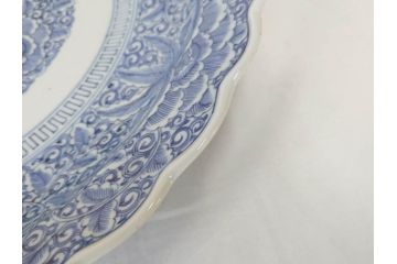 大明成化年製　古伊万里　染付　線描　花唐草　輪花型　1尺4寸　約45cm　細やかな意匠にこだわりを感じる大皿(和皿、和食器、一尺四寸)(R-071728)