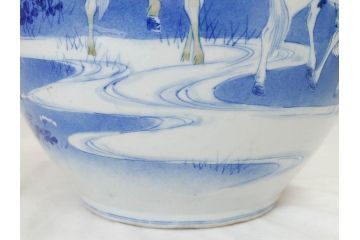 明治期　伊万里　染付　馬　川　紅葉　鶴　大胆に描かれた珍しい図柄が目を惹く手洗鉢(鉢カバー、プランターカバー、睡蓮鉢、メダカ、めだか、金魚鉢、もみじ、モミジ)(R-071739)