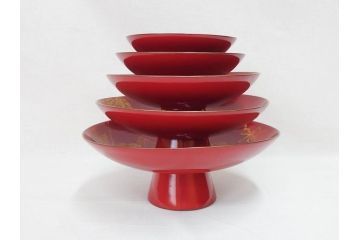 江戸期　輪島塗　本朱　五ツ組　七福神　沈金で描かれた縁起の良い絵柄が美しい大盃&盃台付き(朱塗り、木製漆器、杯、酒器、和食器、共箱付き)(R-071744)