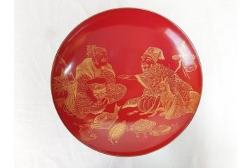 江戸期　輪島塗　本朱　五ツ組　七福神　沈金で描かれた縁起の良い絵柄が美しい大盃&盃台付き(朱塗り、木製漆器、杯、酒器、和食器、共箱付き)(R-071744)