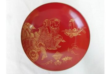 江戸期　輪島塗　本朱　五ツ組　七福神　沈金で描かれた縁起の良い絵柄が美しい大盃&盃台付き(朱塗り、木製漆器、杯、酒器、和食器、共箱付き)(R-071744)